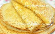Yeast thin pancakes with holes