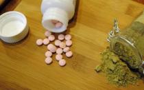 Opioīdu zāles.  Kas ir opioīdi?  Kādas zāles tajos ietilpst?  Plākstera izmaksas un blakusparādības
