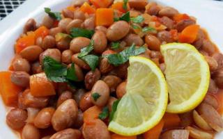 양파와 당근을 곁들인 콩 : 매일 및 겨울용 샐러드 당근을 곁들인 콩